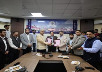 IUST Awantipora Signs MoU with CSIR–NEIST