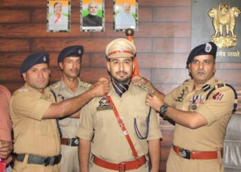 Pipping ceremony of newly promoted Superintendent of Police held at DPO Ganderbal