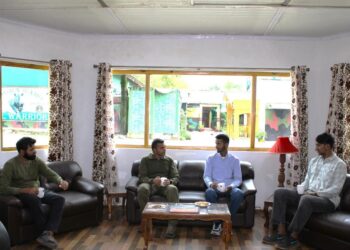 Army’s 42 RR Felicitates Tribal Youth from Tral for Cracking NEET Exam