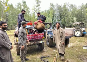 Awantipora Police Conducts Rescue Operation in Flood-Prone Areas of Police District Awantipora
