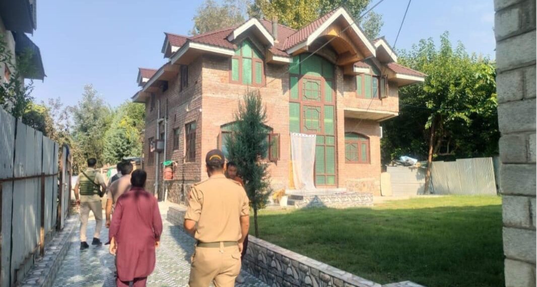 Ganderbal Police Booked a Notorious Fraudster Impersonating as Senior Officer