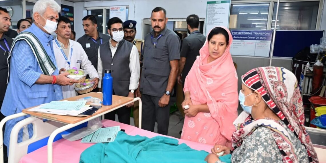“Sewa Pakhwada”: Lieutenant Governor visits JLNM Hospital Rainawari in Srinagar