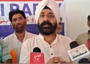 DDC Member Dr. Harbakash Singh Raises Concerns Over Lack of Infrastructure at Nowdal Fruit Mandi in Tral