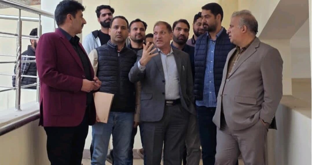 Special Secretary Higher Education Visits Government Degree College Hyderpora