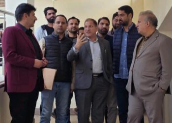 Special Secretary Higher Education Visits Government Degree College Hyderpora