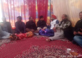 DDC Member Dr. Harbakash Singh Visits Bereaved Families in Tral’s Hurdumir and Nagabal Villages
