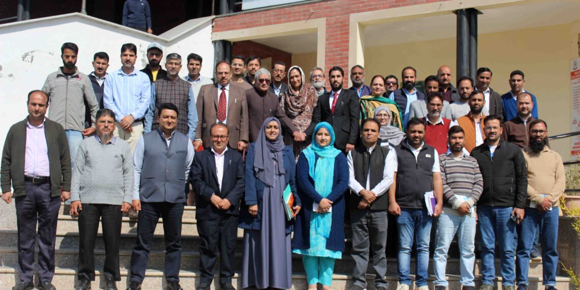 IUST’s Rumi Library Hosts ‘Meet the Eminent’ Session with Former VC, IGNOU