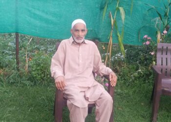 Tral Journalists Condole Demise of Senior Journalist Shabir Bhat’s Father