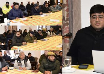 DC Ganderbal reviews Winter preparedness at Sonamarg