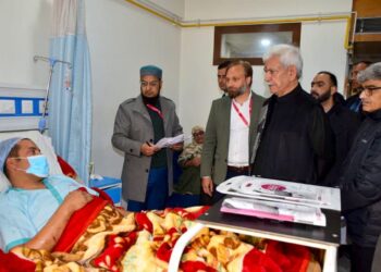 Lieutenant Governor meets the injured in the accidental blast at Nowgam Police Station