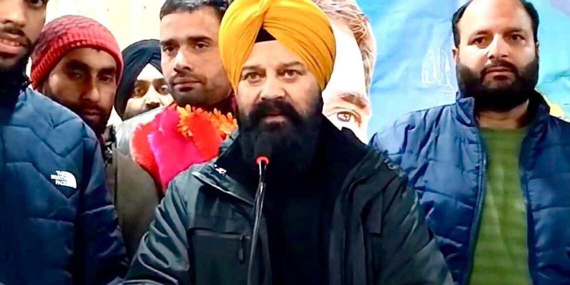 Congress Leader Surinder Singh Channi Criticises Lack of Ambulance at PHC Awantipora