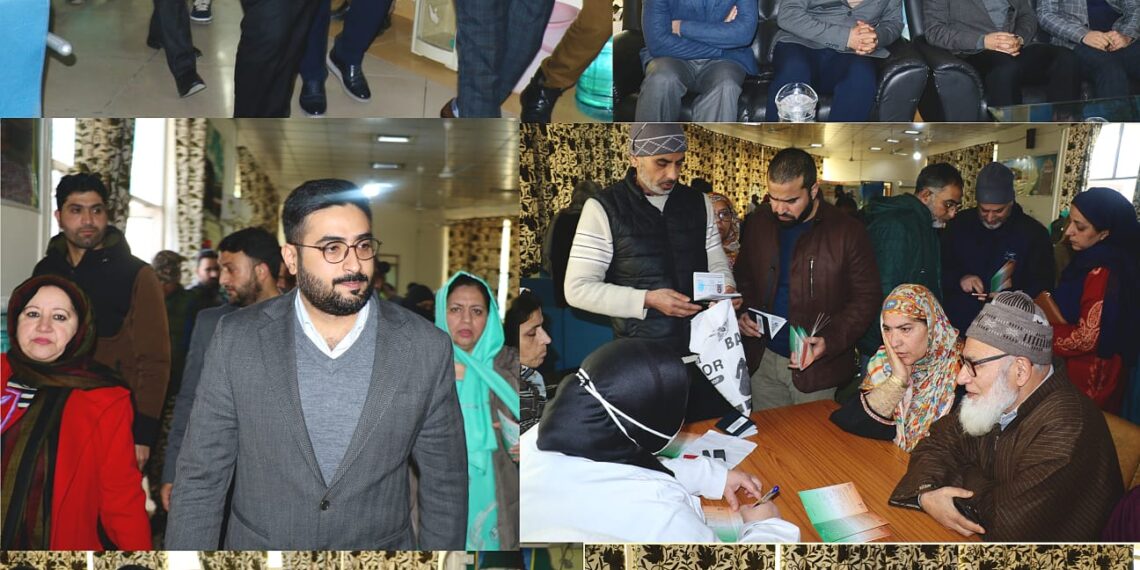 DC Srinagar kick starts vaccination programme for Hajj pilgrims at Haj House Bemina