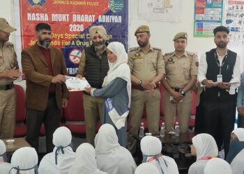 One World Aid Trust, J&K Police Hold Drug Awareness Program at GGHS Khrew Under Nasha Mukt Bharat Abhiyan