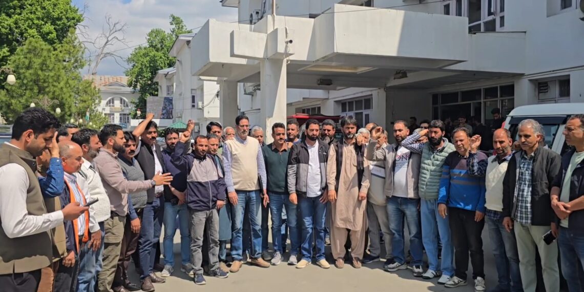 JJM Contractors Hold Peaceful Protest in Srinagar, Seek Immediate Release of Pending Payments