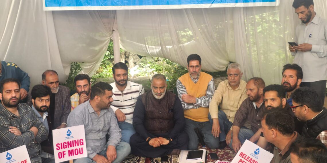 JJM Contractors Defer Strike After 11-Day Protest in Srinagar
