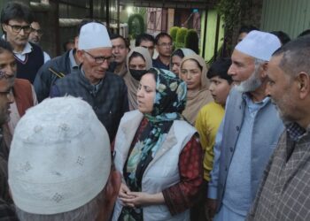 Sakeena Itoo visits Akad Anantnag, expresses solidarity with Director Finance on son’s demise