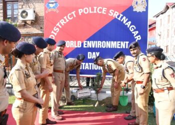 DGP J&K leads tree plantation drive at DPL Srinagar on World Environment Day