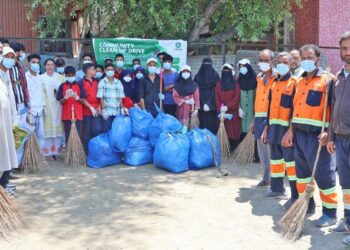 CHINAR International and SMC Unite for Community Cleanliness in Palpora, Srinagar