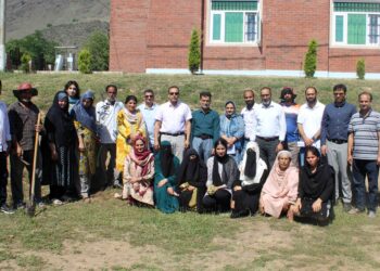IUST Organises Plantation Drive under “Ek Ped Maa Ke Naam”
