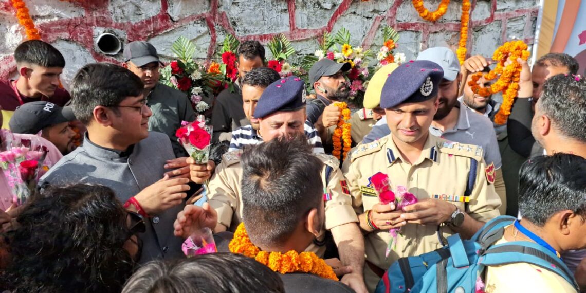 Ganderbal Police extends grand welcome to Shri Amarnath Ji Yatris