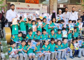 Swamagra Foundation Distributes Stationery Kits Among Students in Lurgam Tral