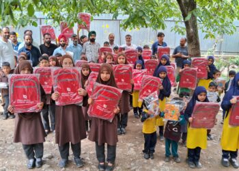 Amrit Charitable Trust, Kochhar Foundation Distribute School Bags, Stationery Among Students in Tral