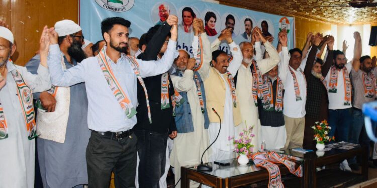 DCC Pulwama Holds “Chhatron Ki Goonj” and “Chanda Chori” Programme, Slams BJP