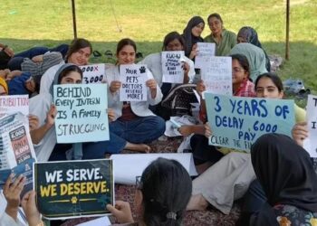 Veterinary Intern Doctors Continue Protest for Stipend Hike at SKUAST Shuhama