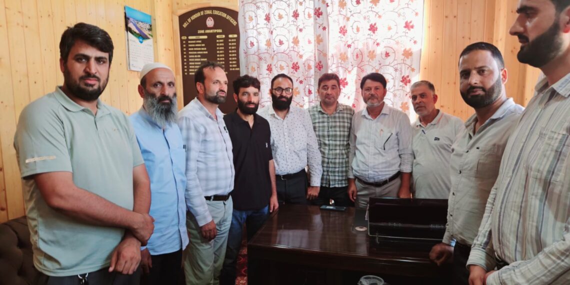 JKTF Delegation Meets ZEO Awantipora, Raises Teachers’ Issues