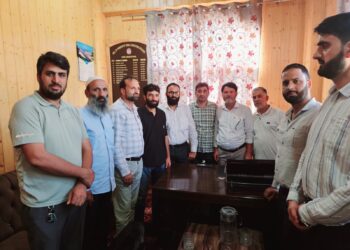 JKTF Delegation Meets ZEO Awantipora, Raises Teachers’ Issues