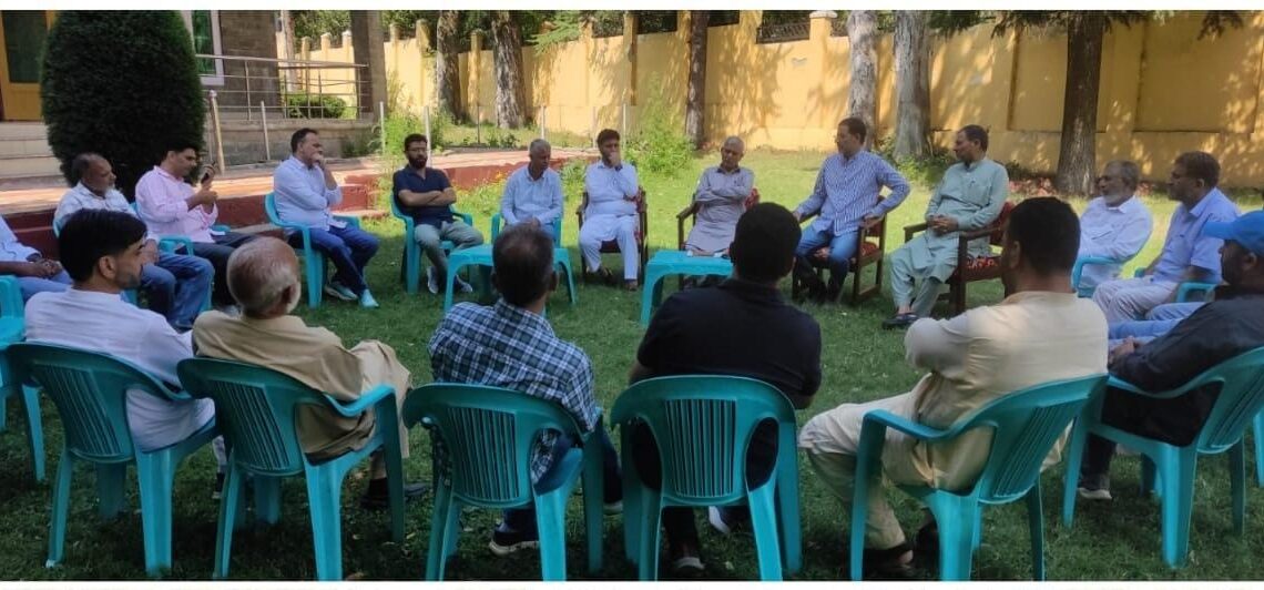Kashmir Contractors Meet MLA Nizamuddin Bhat, Discuss Issues Ahead of Assembly Session