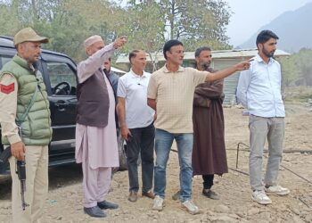 MLA Tral Rafiq Ahmad Naik Reviews Progress of Under-Construction Bridges in Aripal
